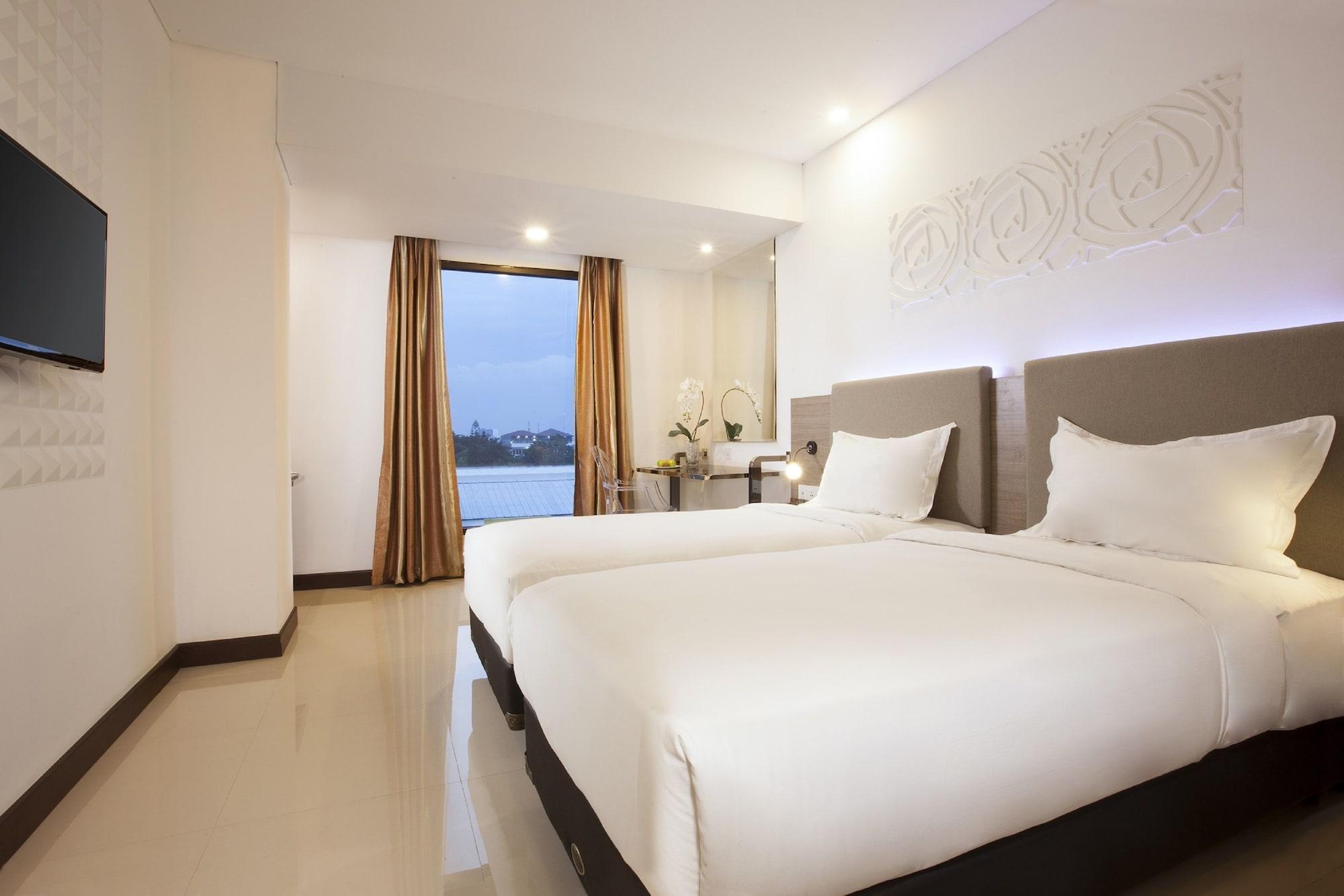 Verse Hotel Cirebon Extérieur photo