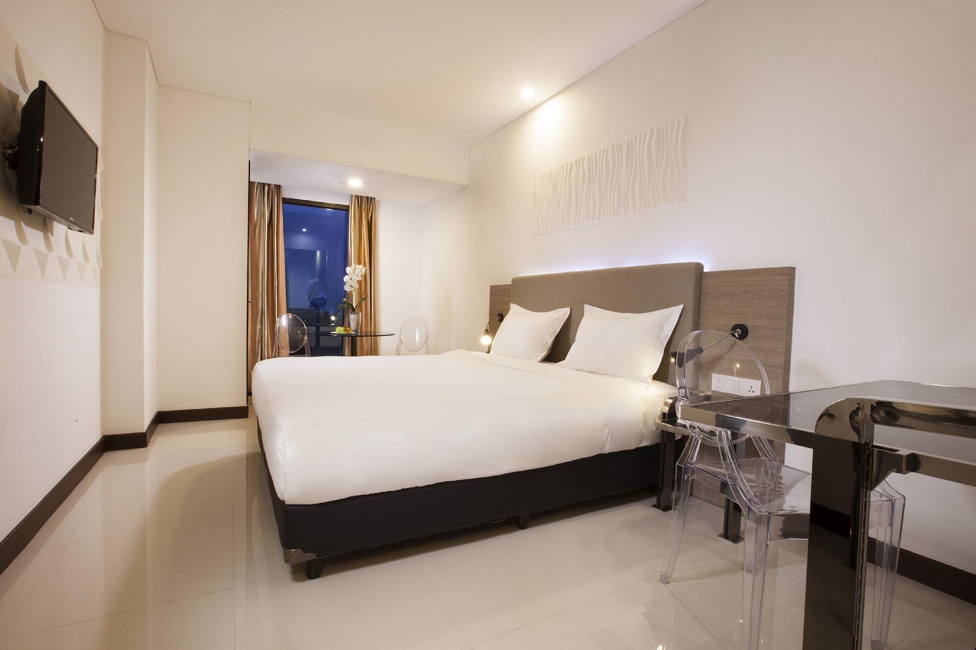 Verse Hotel Cirebon Extérieur photo