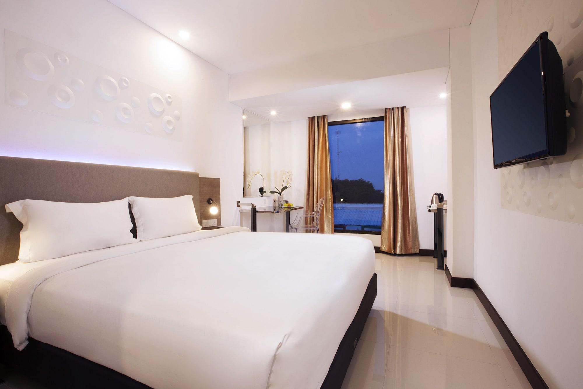 Verse Hotel Cirebon Extérieur photo