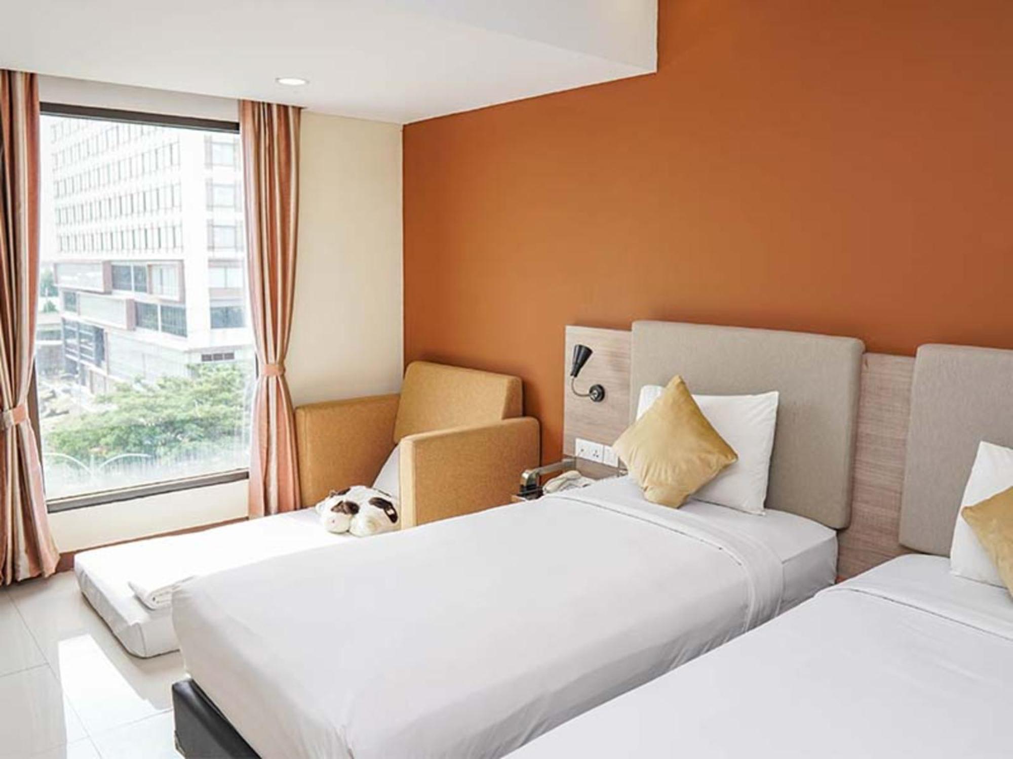 Verse Hotel Cirebon Extérieur photo