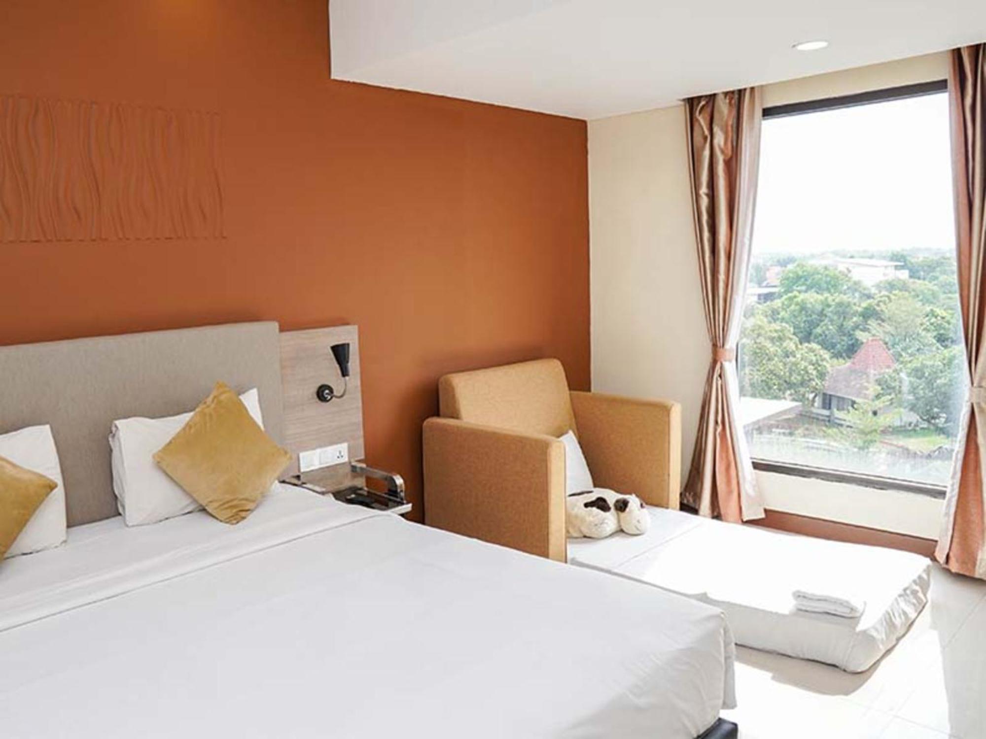 Verse Hotel Cirebon Extérieur photo
