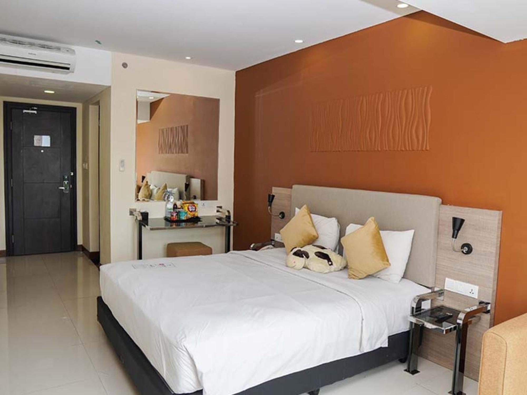 Verse Hotel Cirebon Extérieur photo