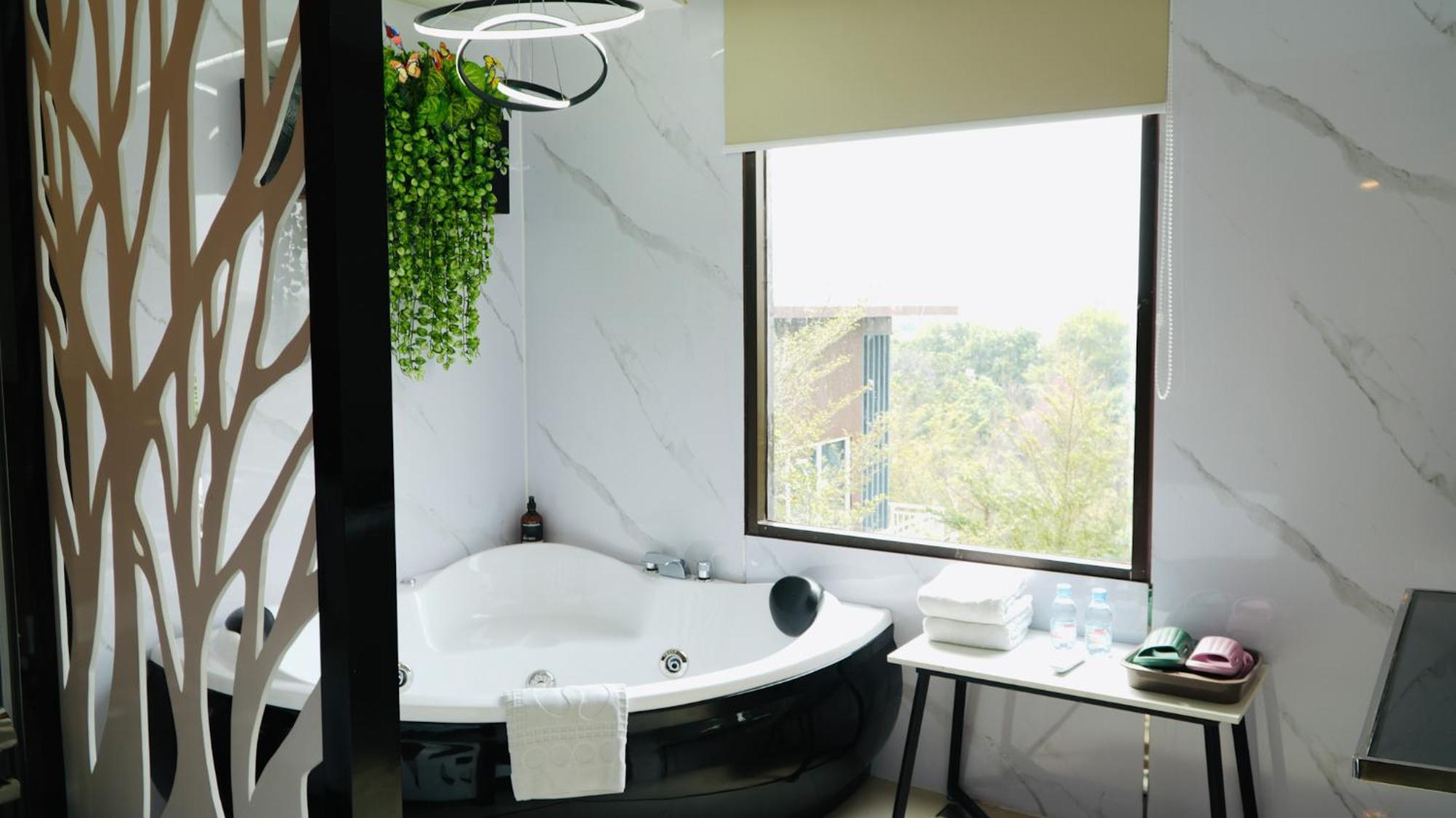 Verse Hotel Cirebon Extérieur photo