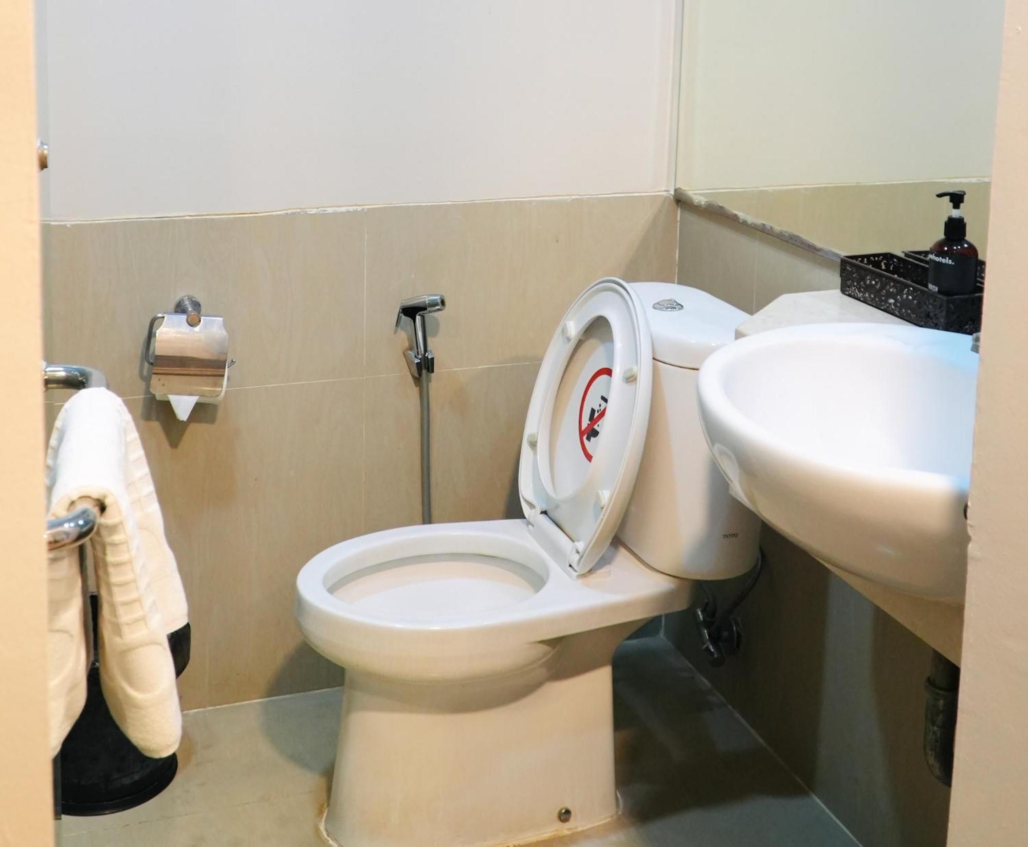 Verse Hotel Cirebon Extérieur photo