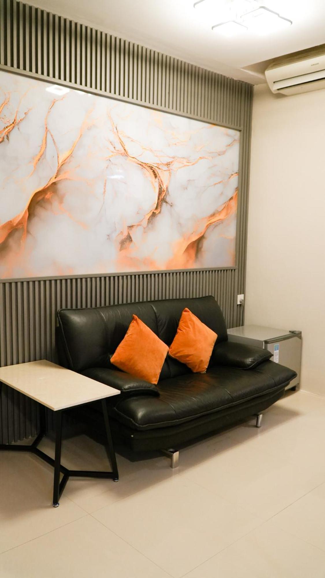 Verse Hotel Cirebon Extérieur photo