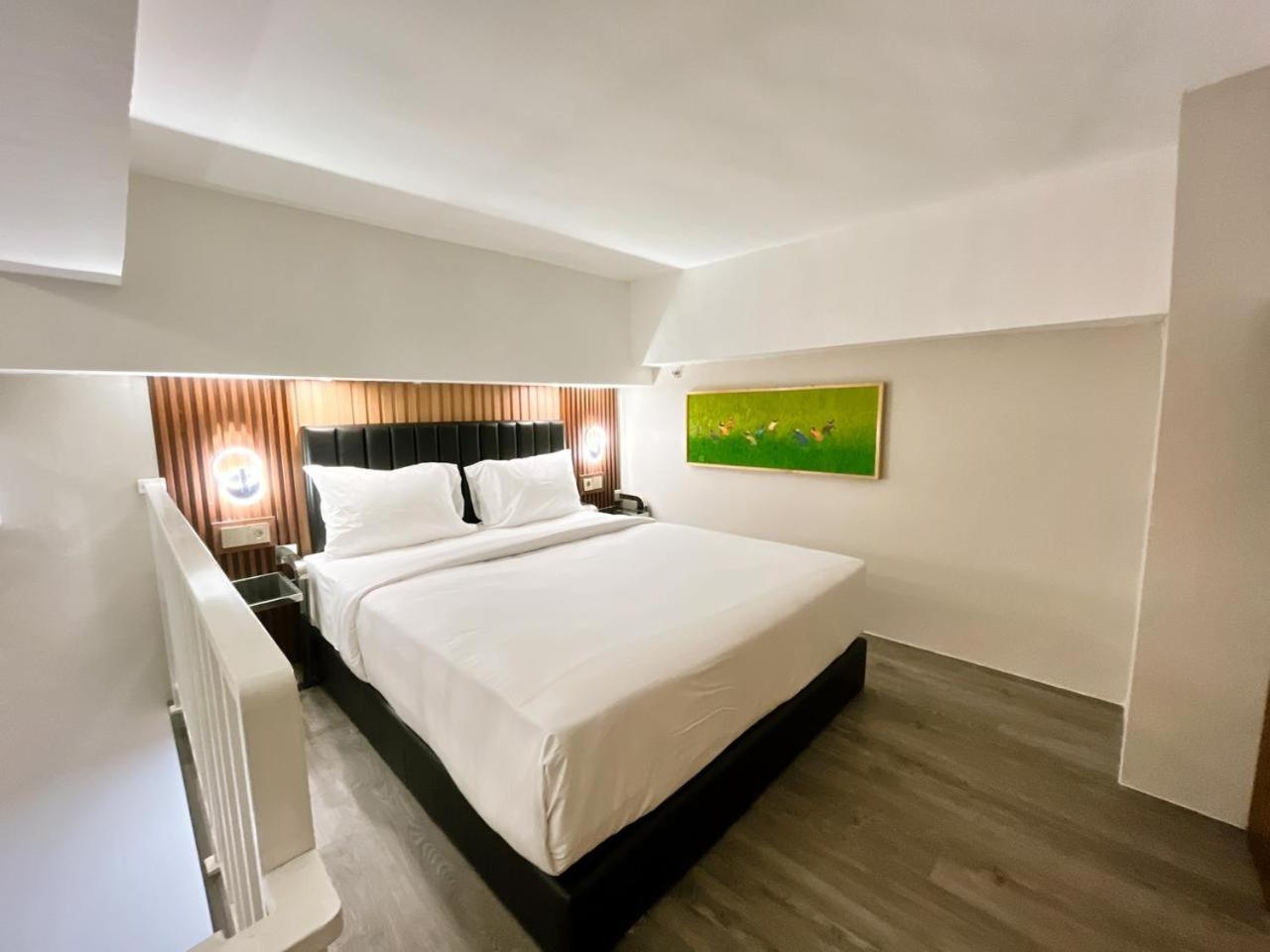 Verse Hotel Cirebon Extérieur photo