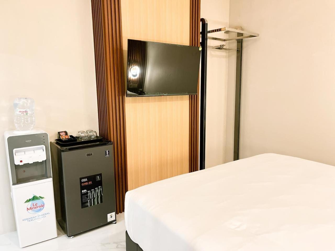 Verse Hotel Cirebon Extérieur photo