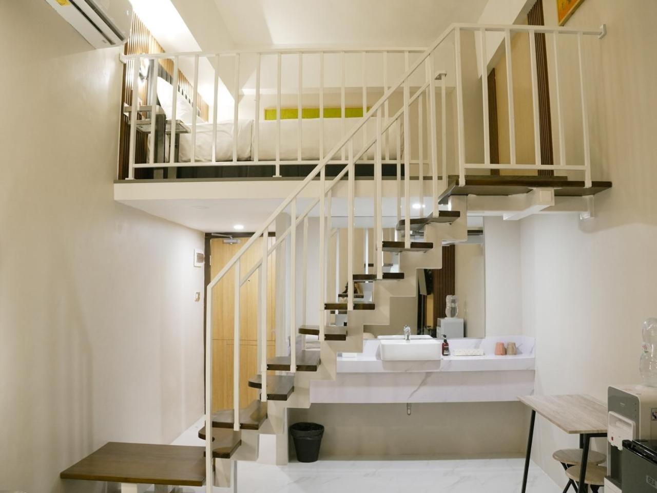 Verse Hotel Cirebon Extérieur photo