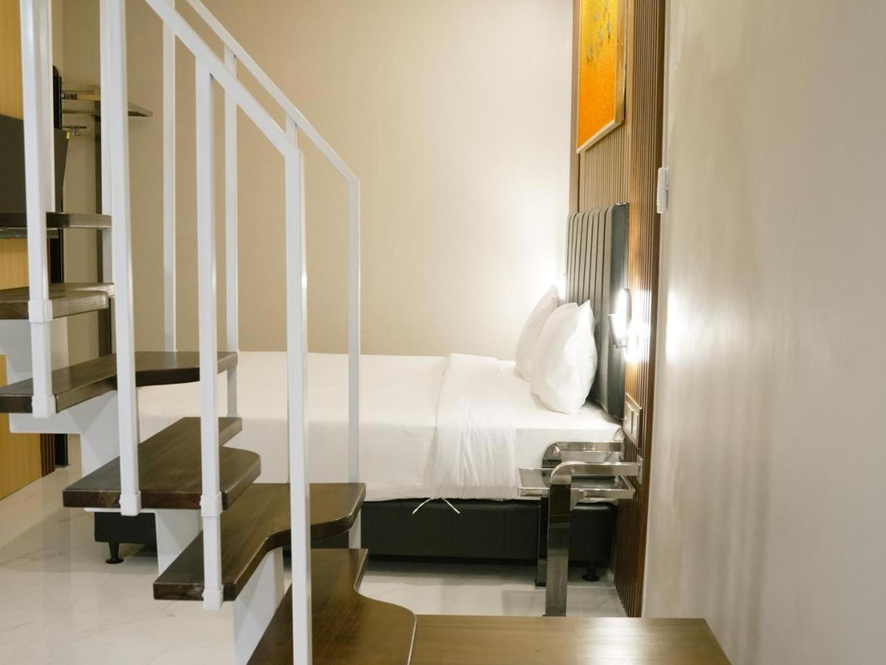 Verse Hotel Cirebon Extérieur photo