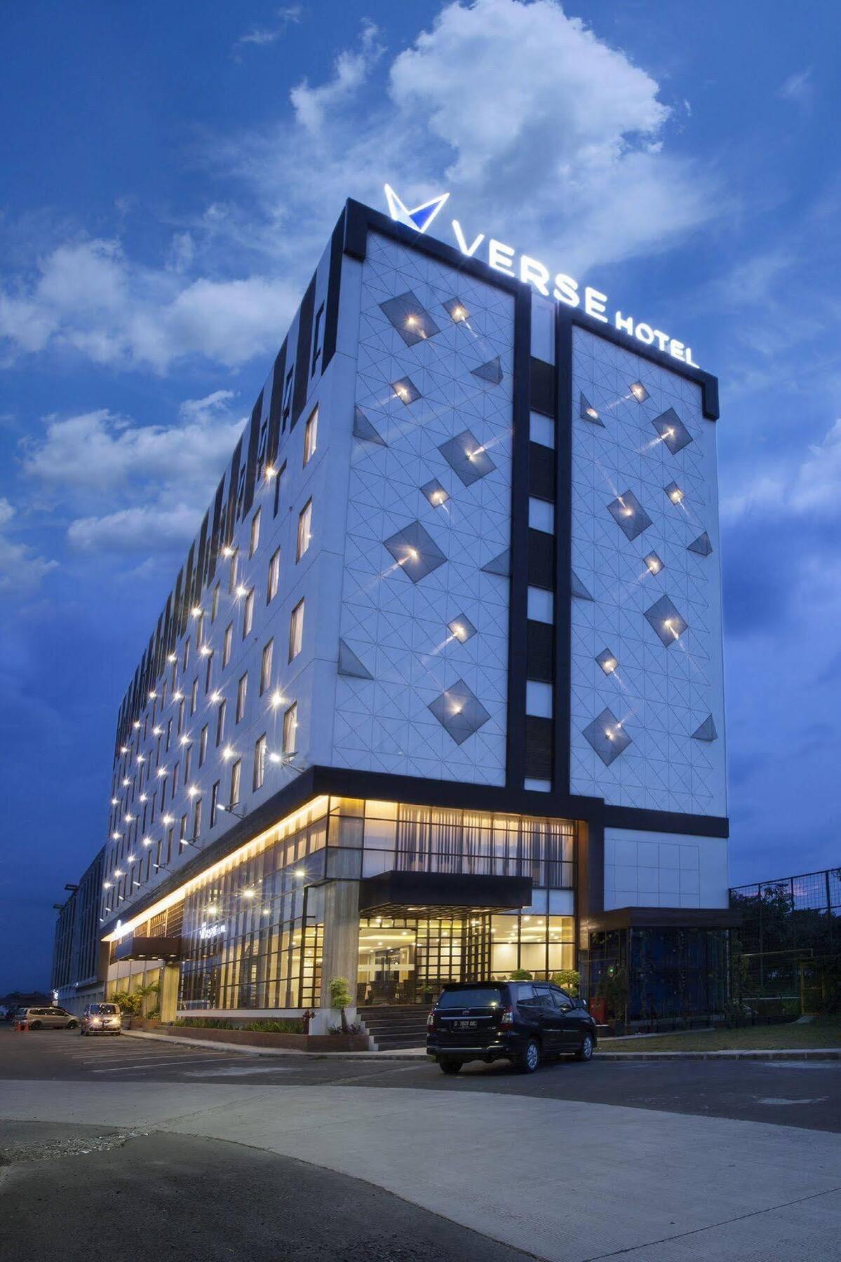 Verse Hotel Cirebon Extérieur photo